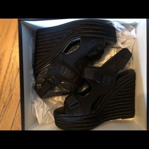 🆕KENDAL & Kylie Blk Wedges - BRAND NEW